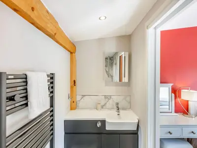 a bathroom with a sink and a mirror at Pansi - Uk40263 in Llangadfan