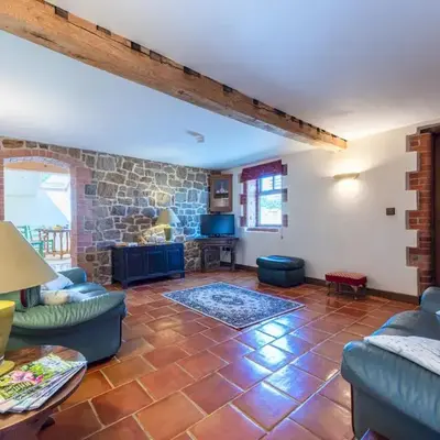 Hidden Gem in Stunning Location - Pass the Keys