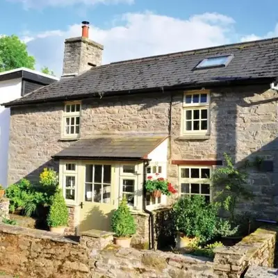 River Cottage Brecon: Hot Tub