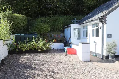 a small garden next to a white shed at Garn Lodge in Newtown