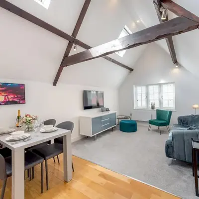40C 2 bed Celosia Beautiful Town Centre Apartment - Pass the Keys