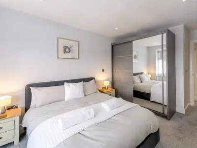 a bedroom with a large white bed and a mirror at 1 bed 40C Beautiful Town Apartment Celosia - Pass the Keys in Shrewsbury