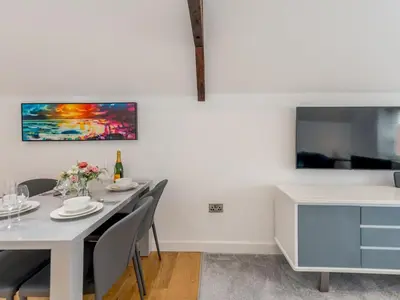 a dining room with a white table and chairs at 1 bed 40C Beautiful Town Apartment Celosia - Pass the Keys in Shrewsbury