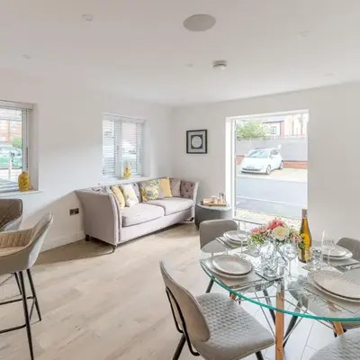 Contemporary Apartment with Secure Parking - Pass the Keys