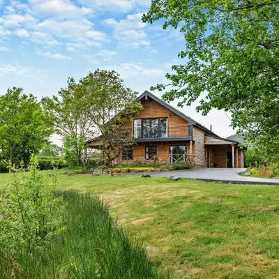 Rhosllyn Retreats - Lakeside Lodge