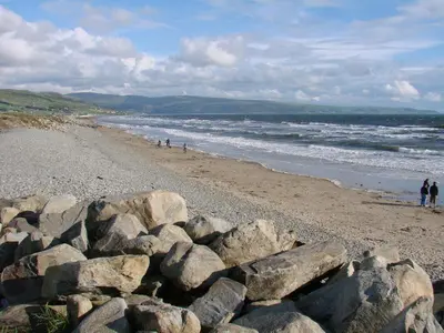 a group of rocks on a beach near the ocean at Caravan 521 shuker Barmouth in Talybont