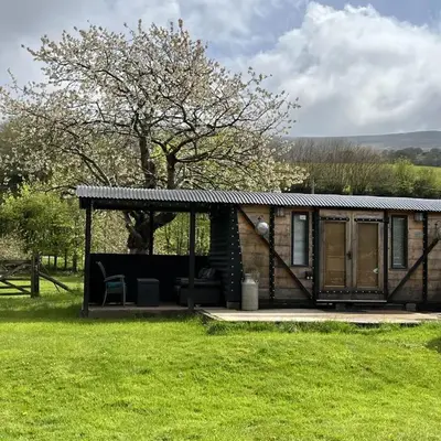 Transformed Railway Wagon- Sleeps2-Garden-Firepit