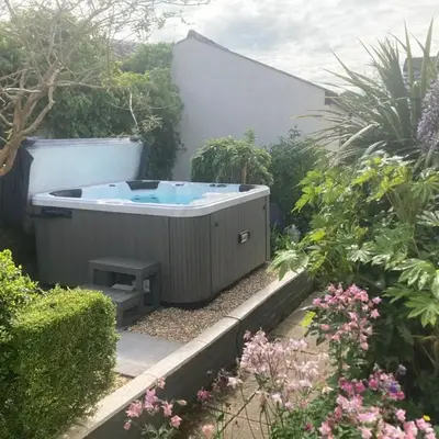 Bryntirion Farmhouse Apartment with Hot Tub