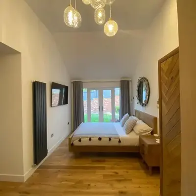 Dave & Kelz Deluxe king size studio room