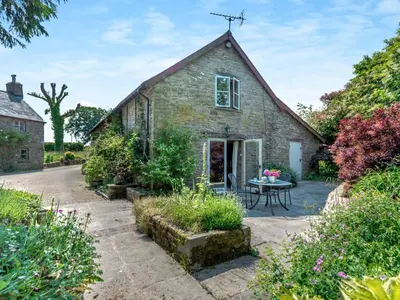 an old stone house with a patio at 1 Bed in Clyro BN290 in Clyro