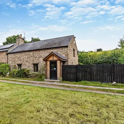 2 Bed in Cwmdu BN194