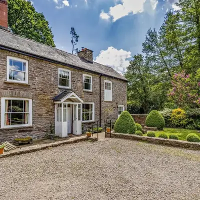 4 Bed in Hay-on-Wye BN116