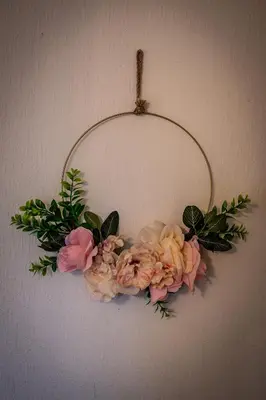 a wreath of flowers hanging on a wall at Town Centre Cottage 3 Bedroom inc Parking (1 car) in Shrewsbury