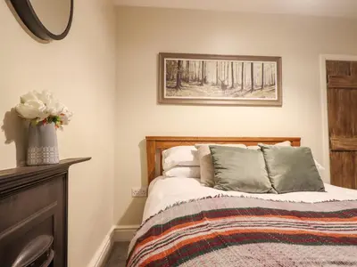 a bedroom with a bed and a picture on the wall at Bwthyn Y Bugail in Blaenau-Ffestiniog