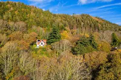 a house in the middle of a mountain at 3 Bed in Aberdovey DY032 in Aberdyfi
