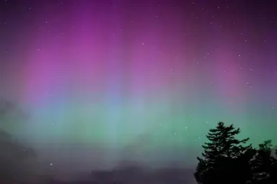 an image of the northern lights in the sky at Traditional Mongolian Yurt - Panoramic Mountain Retreat - 4x4 only in Dolgellau