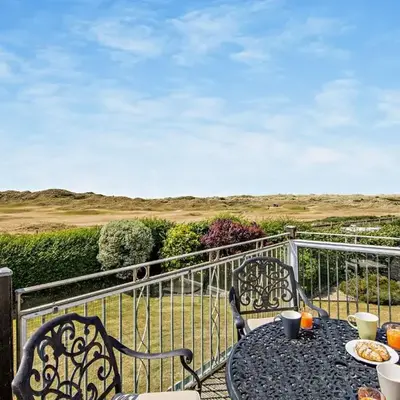 3 Bed in Aberdovey DY036