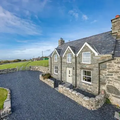 Ty-Newydd-Frongaled