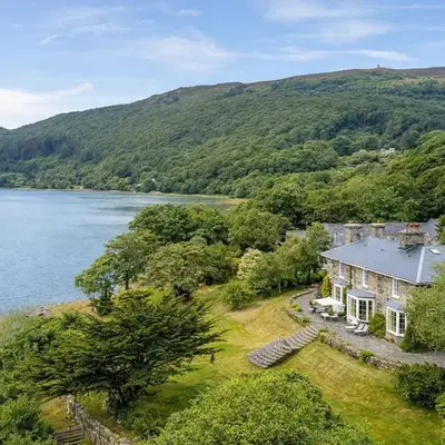 Glandwr hall - 6 Bed - Magnificent Country House with Heated Swimming Pool & Jacuzzi