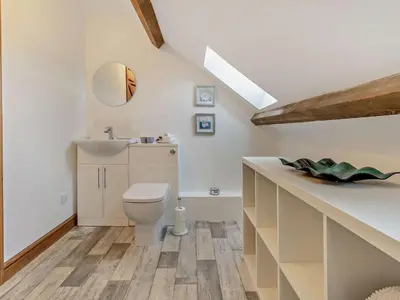 a bathroom with a toilet and a sink at 2 Bed in Llanwrtyd Wells 94009 in Beulah
