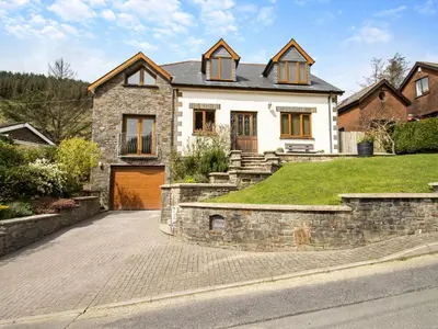 a large white house with a brick driveway at Derwen Haidd in Llanafan