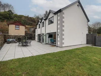 a house with a courtyard with a patio at Ty Mawr in Penrhyndeudreath