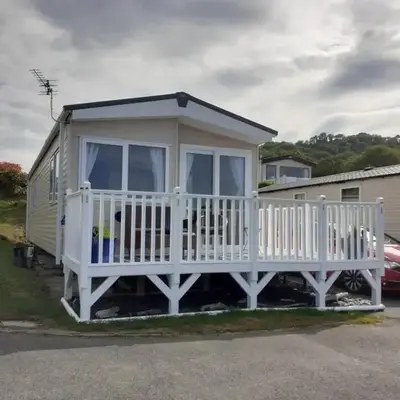 2 Bed Chalet - Sleeps 4 - Pets - Parking