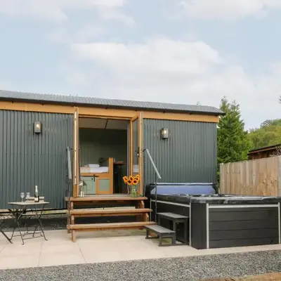 Dam View Shepherds Hut