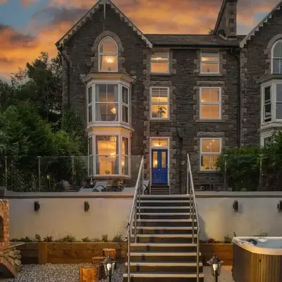 Eryri Snowdonia Premier Family Retreat with Hot Tub and Fire Pit