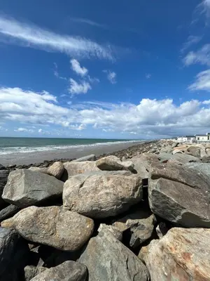 a rocky beach with the ocean in the background at Caravan in Barmouth in Llanddwywe