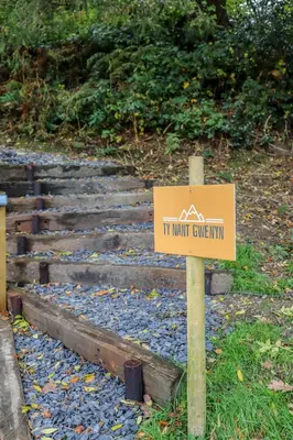 a sign that says thy want asylum on a set of stairs at Nant Gwenyn - Hafan Hideaways Eryri in Llanymawddwy