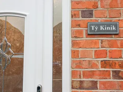 a brick wall with a sign that says try killin at Tŷ Kinik in Llangollen