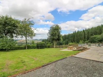 a park with a picnic bench and a picnic table at Oak Apple Cottage in Presteigne
