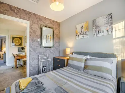 a bedroom with a bed and a desk at Cromwell House - Uk42450 in Winforton
