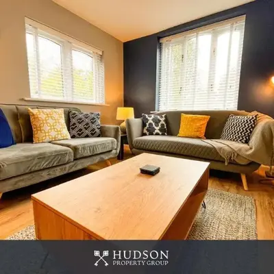 2 Bedroom Home near Theatre Severn with Parking