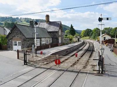 a set of train tracks at a train station at Porter's Lodge in Glyn-Dyfrdwy