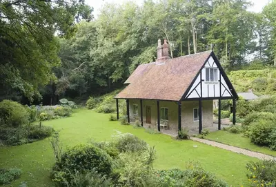 an old house in the middle of a garden at Bull Hollow Cottage in Shrewsbury