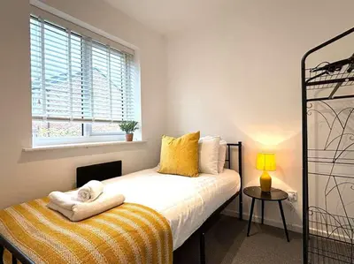 a bedroom with a bed and a window at Shrewsbury Stayscape - Modern & Spacious 3BR - Family & Business Ready for 7 by Parydise Properties in Bicton