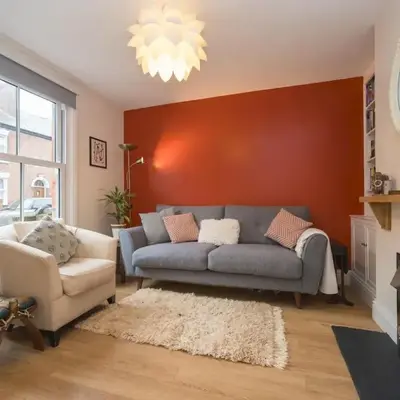 Colourful homely 2 bed terrace - Pass the Keys