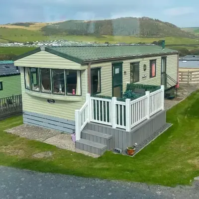 2 Bed Caravan - Sleeps 4 - Pets - Parking - Wifi