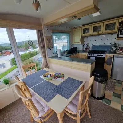 2 Bed Caravan - Sleeps 6 - Pets - Pool - Parking