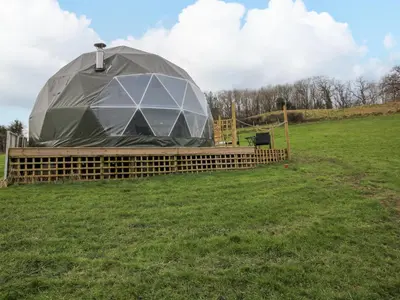 a dome tent in a field in a field at Meadow View - Bryn-Mawr Retreat in Llanymynech