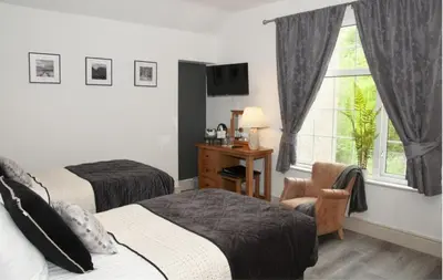 a hotel room with two beds and a window at Gwesty Seren Hotel in Blaenau-Ffestiniog