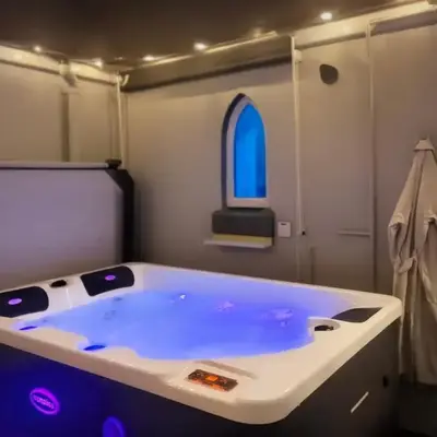 Relaxing Coastal Retreat for 2 Hot Tub Log Fire