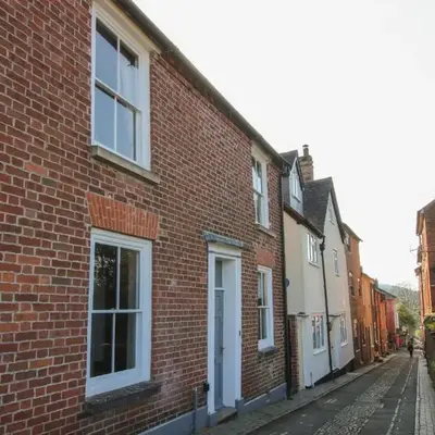 10 Upper Linney