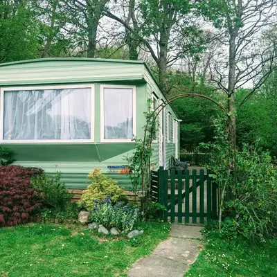 Family-Friendly Woodland Caravan Pool & Bar