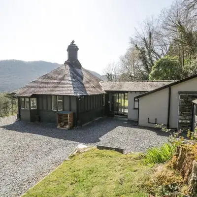 Bwthyn y Coediwr The Woodcutters Cottage