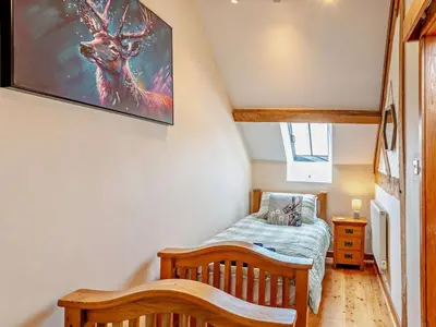 a bedroom with a bed and a painting on the wall at 2 Bed in Craven Arms oc-96046 in Tugford