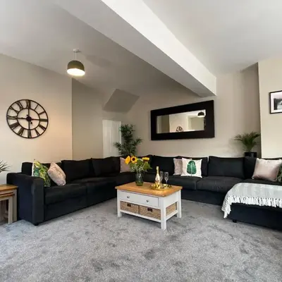 Llangollen High Street 4 bedrooms Sleeps 12