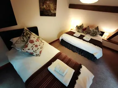 two beds in a hotel room with at One-Bedroom Cottage in Snowdonia National Park in Dolgellau